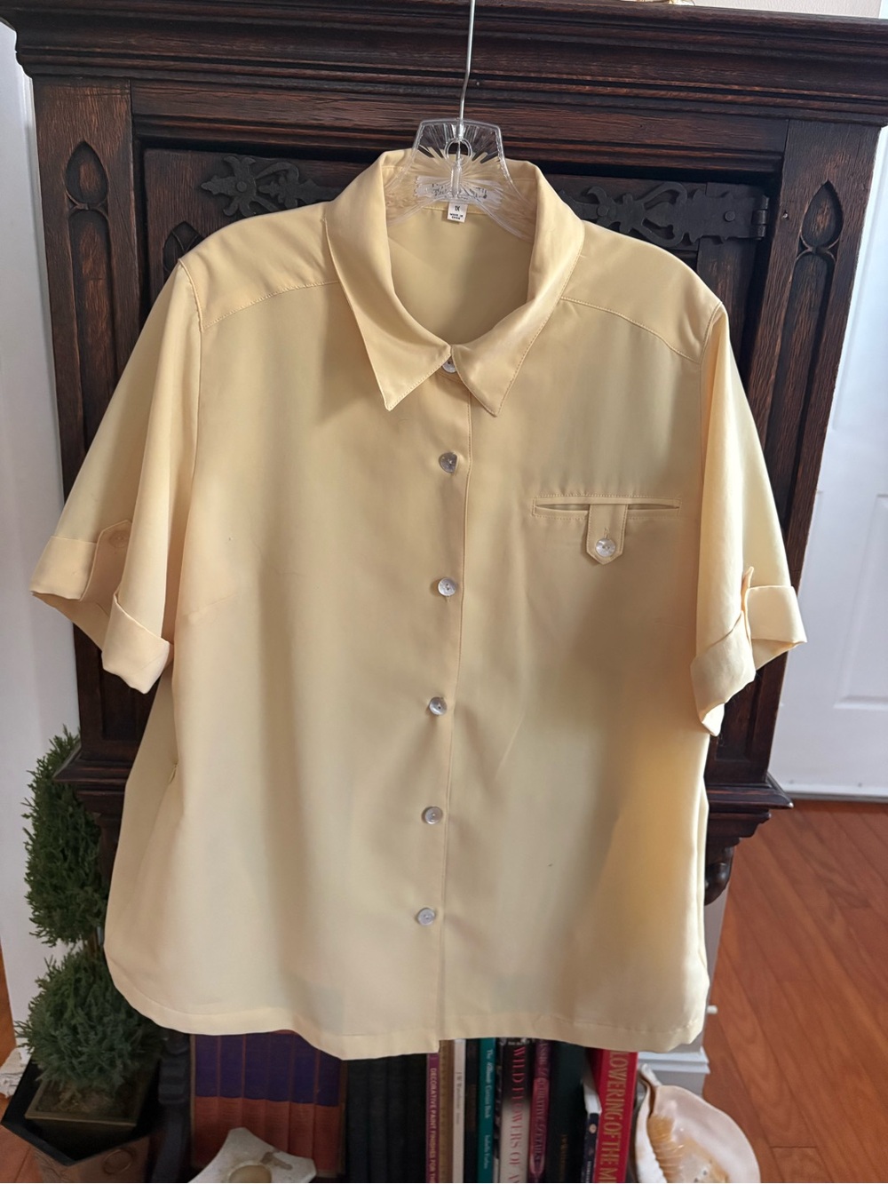 TravelSmith: 1X, Soft Yellow Short Sleeve Button-Up Blouse